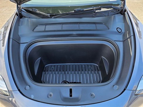 Used 2022 Tesla Model Y Long Range image 10