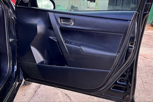 Used 2018 Toyota Corolla LE image 21