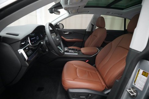 Used 2022 Audi Q8 Premium image 7