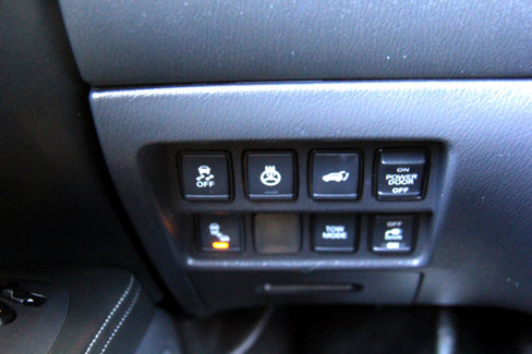 Used 2017 Nissan Pathfinder Platinum image 19