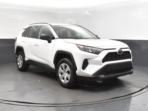 Used 2020 Toyota RAV4 LE image 9