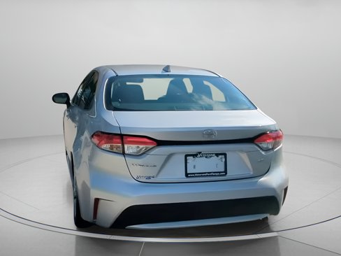 Used 2021 Toyota Corolla LE image 23