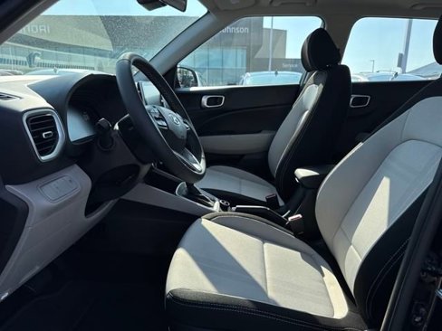 New 2025 Hyundai Venue SEL image 11