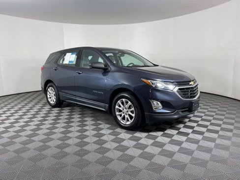 Used 2018 Chevrolet Equinox LS image 2