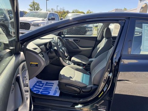 Used 2013 Hyundai Elantra GLS image 17