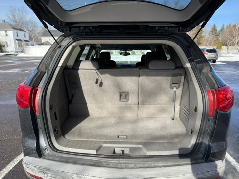 Used 2011 Chevrolet Traverse LS image 32