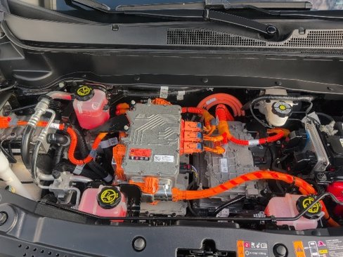 Used 2023 Chevrolet Bolt EUV LT w/ Comfort Package image 46