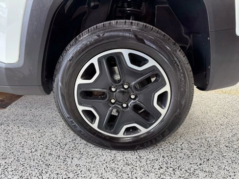 Used 2017 Jeep Renegade Trailhawk image 17