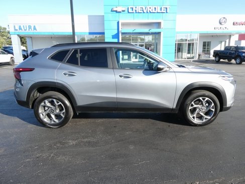 Certified 2024 Chevrolet Trax LT w/ LT Convenience Package image 3