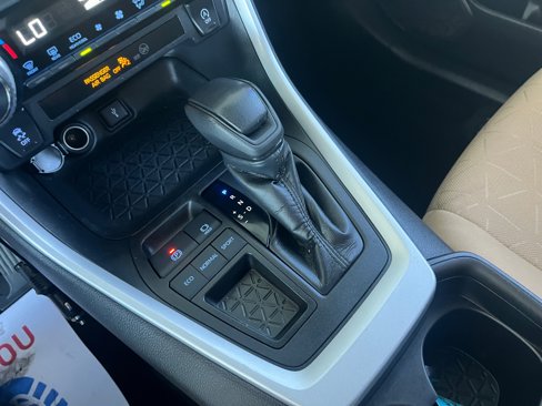 Used 2021 Toyota RAV4 XLE image 31