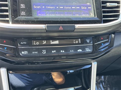 Used 2017 Honda Accord EX image 28