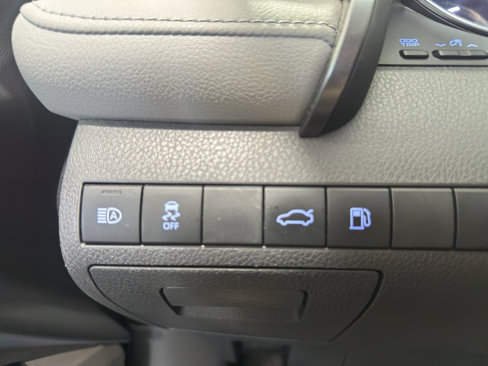 Used 2018 Toyota Camry LE image 26