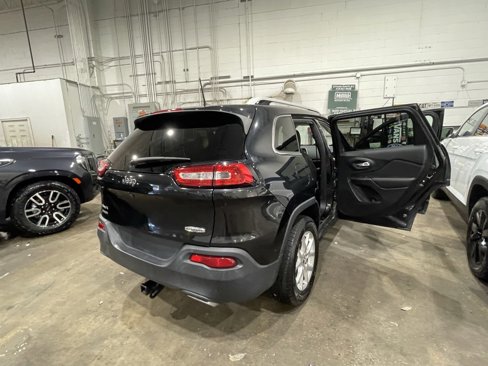 Used 2016 Jeep Cherokee Latitude image 24
