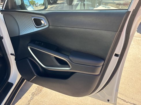 Used 2023 Kia Soul LX w/ LX Technology Package image 25