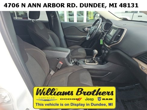 Used 2017 Jeep Cherokee Latitude w/ Cold Weather Group image 28