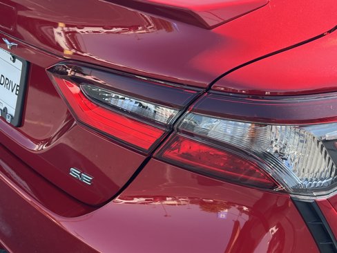 Used 2023 Toyota Camry SE image 10