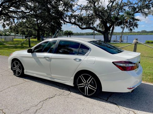Used 2017 Honda Accord Sport image 7