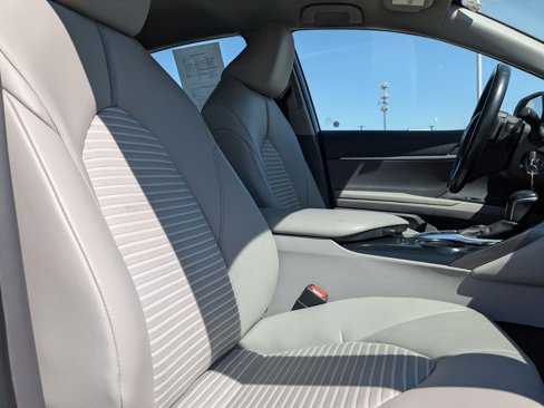 Used 2020 Toyota Camry SE w/ Cold Weather Package image 34