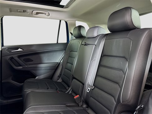 Used 2018 Volkswagen Tiguan SEL Premium image 25