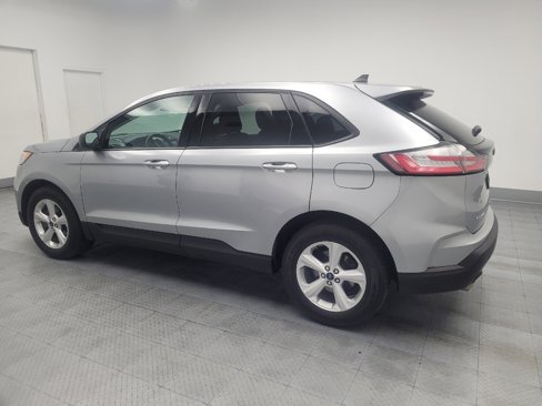 Used 2020 Ford Edge SE image 3