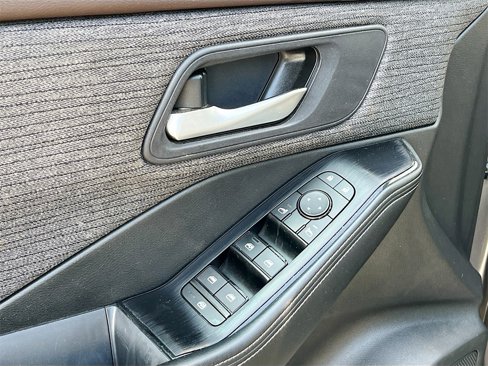 Certified 2023 Nissan Rogue SV image 16