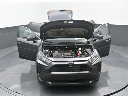 Used 2021 Toyota RAV4 LE image 34