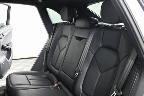 Certified 2025 Porsche Macan image 21