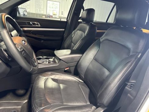 Used 2016 Ford Explorer XLT w/ Equipment Group 202A image 16