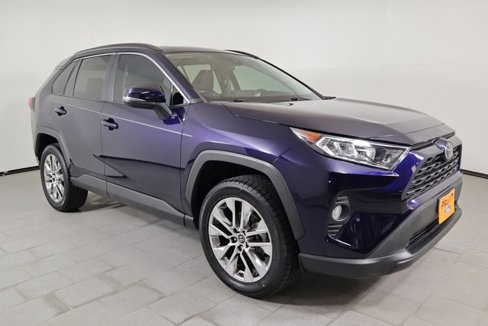 Used 2020 Toyota RAV4 XLE Premium image 3