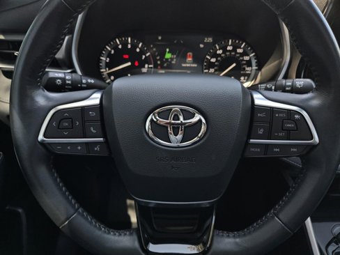 Used 2021 Toyota Highlander XLE image 29