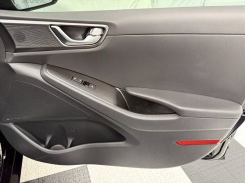 Used 2020 Hyundai Ioniq Limited image 18