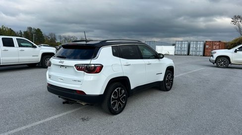 Used 2022 Jeep Compass Limited image 4