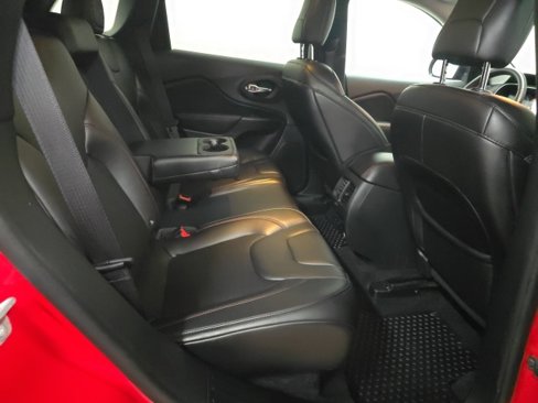 Used 2019 Jeep Cherokee Trailhawk w/ Cold Weather Group image 7