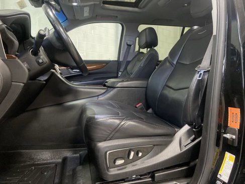 Used 2018 Cadillac Escalade ESV Premium Luxury image 4