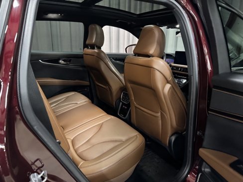 Used 2022 Lincoln Nautilus Reserve image 12