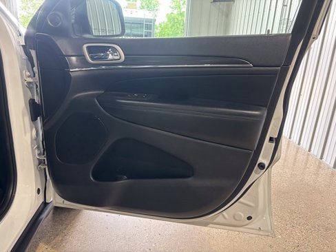 Used 2020 Jeep Grand Cherokee Limited image 26