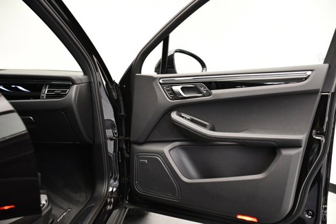 Certified 2025 Porsche Macan Turbo image 47