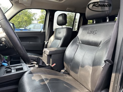 Used 2012 Jeep Liberty Sport image 22