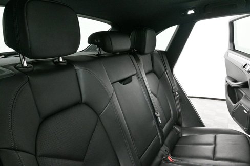 Certified 2025 Porsche Macan image 24