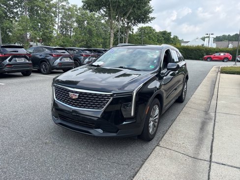 Used 2024 Cadillac XT4 Premium Luxury image 2