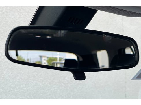 Used 2021 Chevrolet Traverse LT image 25