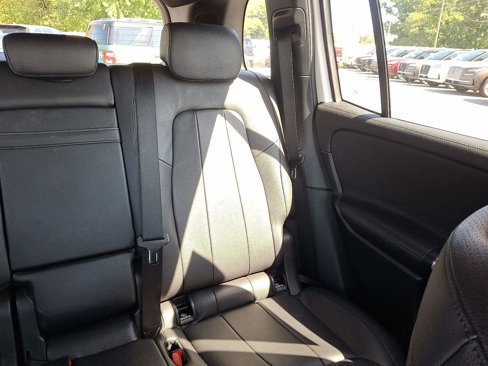 Used 2021 Mercedes-Benz GLB 250 4MATIC image 45