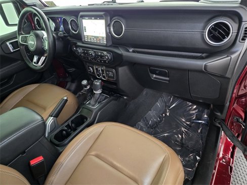 Used 2022 Jeep Wrangler Unlimited Sahara w/ Cold Weather Group image 18