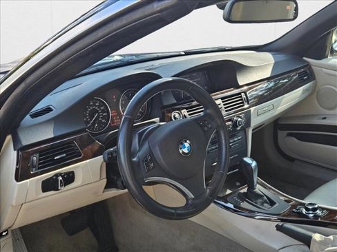 Used 2012 BMW 328i Convertible image 10
