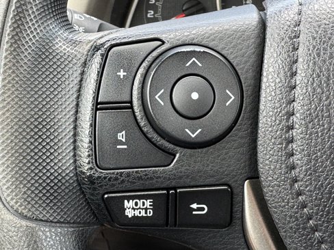 Used 2015 Toyota RAV4 LE image 18