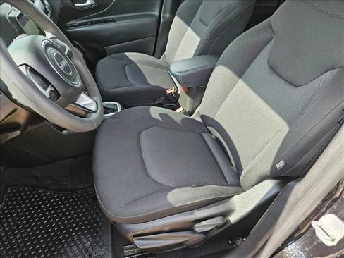 Used 2023 Jeep Renegade Latitude image 16