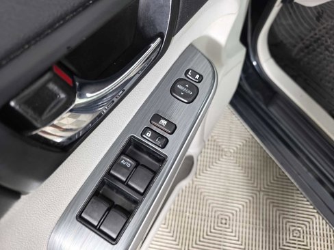 Used 2014 Toyota Camry XLE image 26