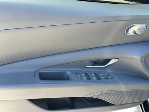 Used 2024 Hyundai Elantra SEL image 13