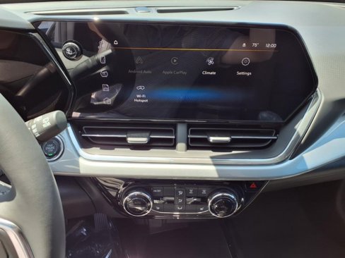 New 2025 Chevrolet Trax LT w/ Driver Confidence Package image 10
