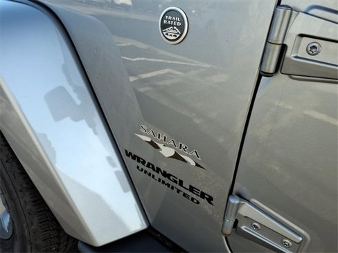 Used 2016 Jeep Wrangler Unlimited Sahara image 9